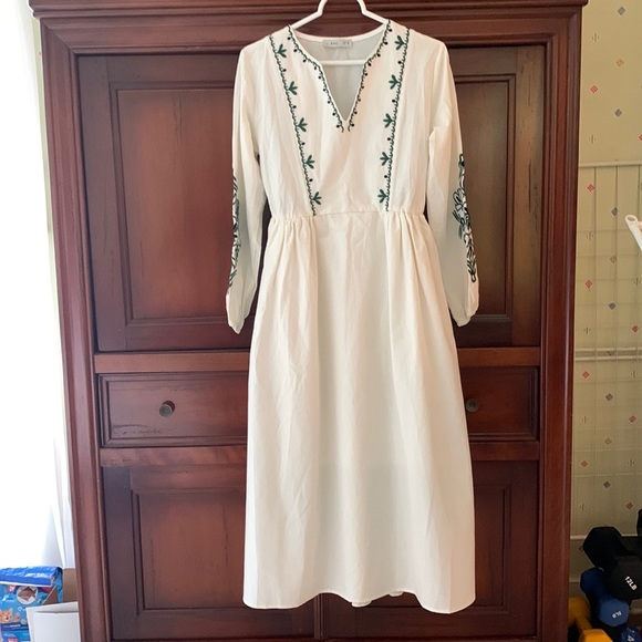 👗 Stunning ESQ Bohemian embroidered long dress - Picture 1 of 11